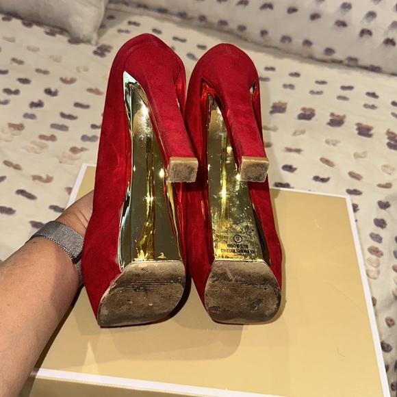 Red and Gold  platform heels - Picture 3 of 3